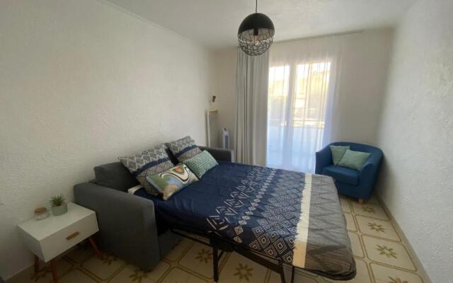 Studio spacieux avec patio en centre ville