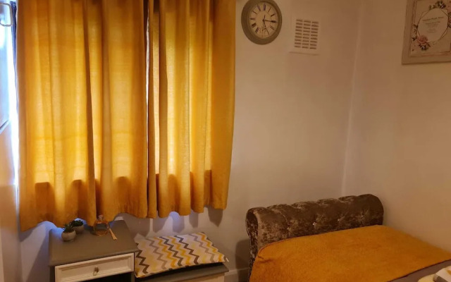 Immaculate 3-bed House in Middleton