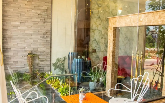 La Mia Lakeview Hotel