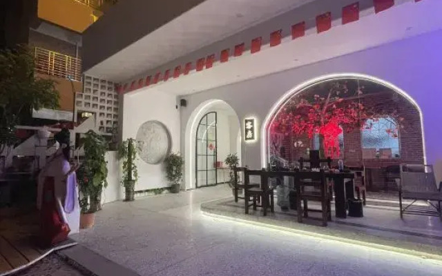 No.1 Courtyard Homestay (Lingshui Middle School HSBC Plaza)