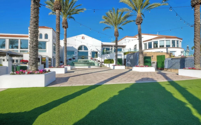 Southern Exposure w/ Private Balcony