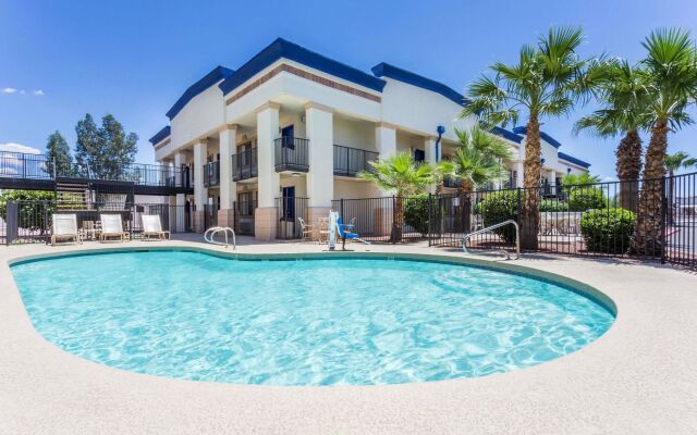 Quality Inn & Suites near Downtown Mesa