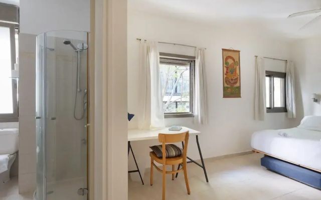 Bright Pearl For Exploring Tel-Aviv