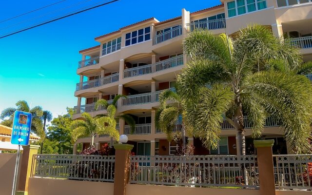 Front Beach Luxury Apartment