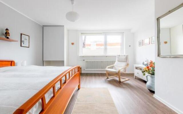 1 Private Single Room, 1 Double Room, 3 Persons (6609)