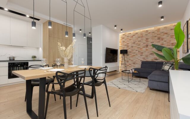 Loft Apartment With Parking by Renters