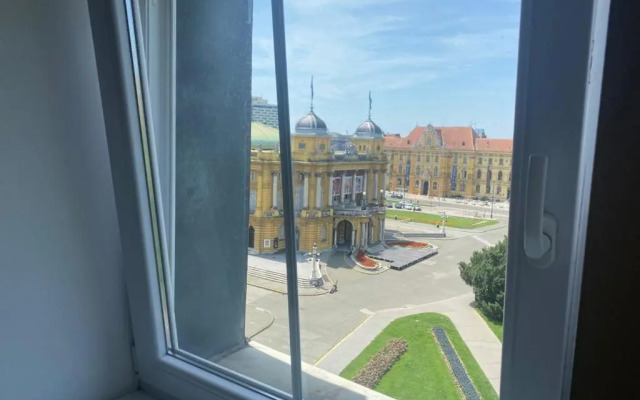 Modern City-Centre Penthouse with Spectacular Views / 135sqm