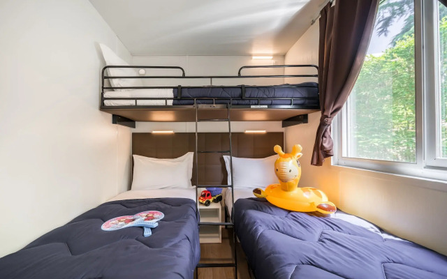 Hu Park Albatros Village