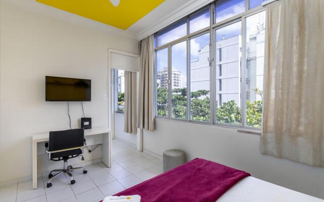 2 pax two blocks from the beach | VP604 Z1