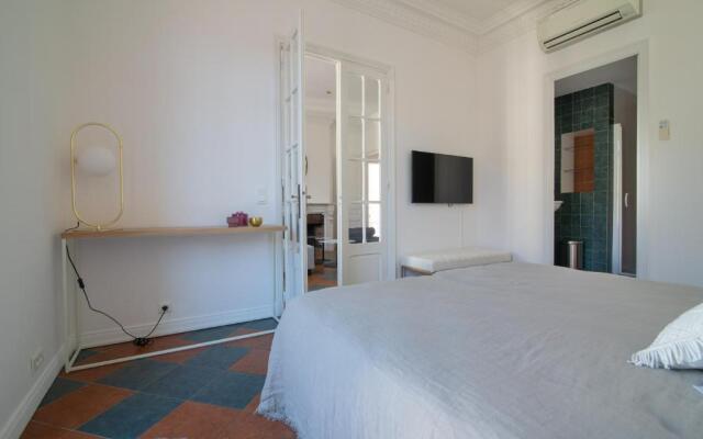 La Guitare 33 - Nice And Spacious 1br Apartment in Center of Cannes, Right Behind Grand Hotel