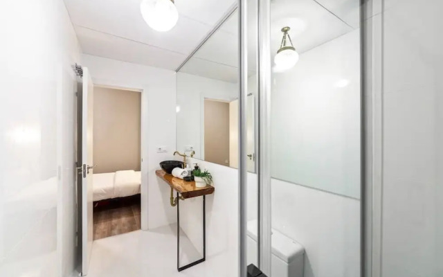 Bright & Spacious Three Bedroom Apartment in Centro