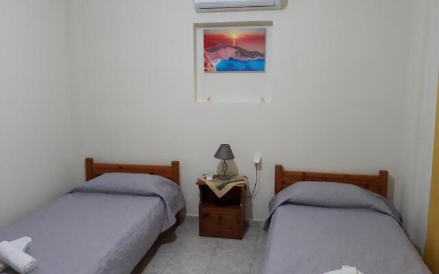 Petrakis Afrathias garden house