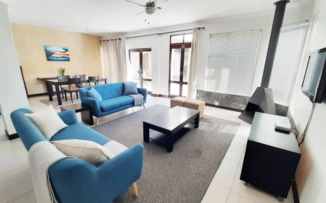 Hadingham Russell Holiday House