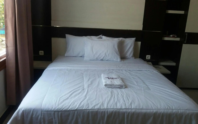 Galaxy Inn Hotel Baubau