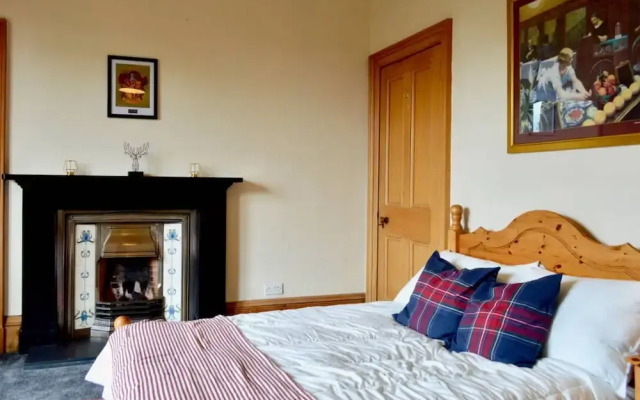 Charismatic 3 Bedroom Flat With Harry Potter Themes