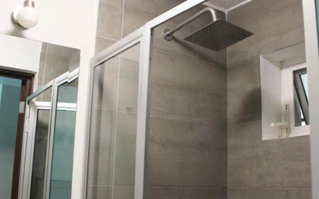 OYO Hotel Colón Express