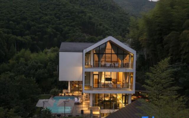 Wonderland Holiday Hotel