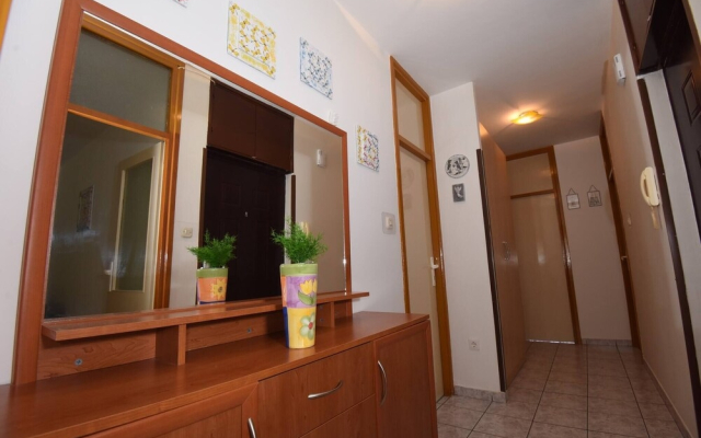 Close to the Centre, 2-bedroom Apartment Zara Verde