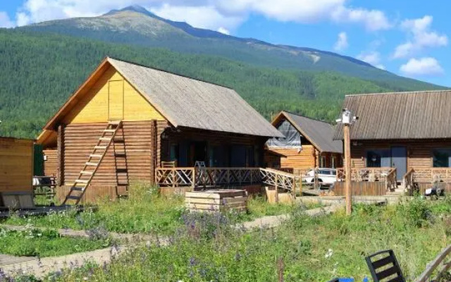 Leisurely Idle · Snow Mountain Panorama · Garden Vacation Apartment (Kanas Scenic Area) – Outside – Altay