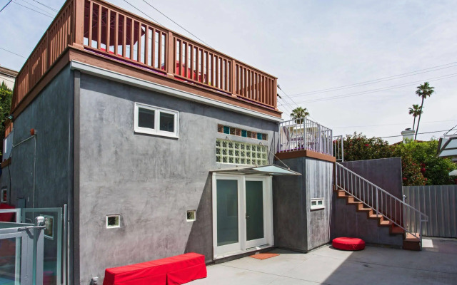 Beverly Hills Modern Guesthouse