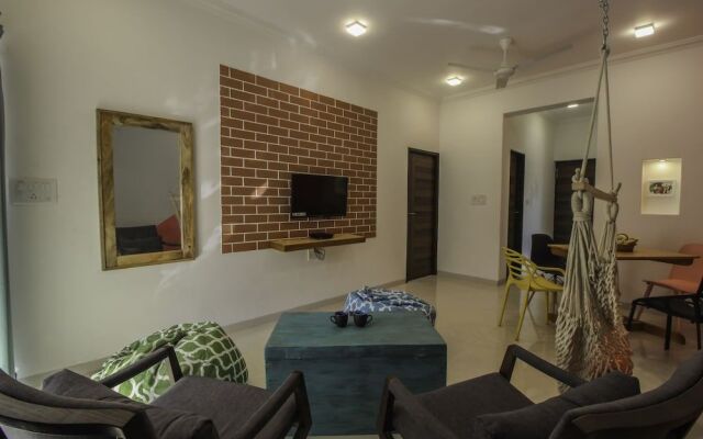 OYO 10803 Home 2BHK Poolside Siolim