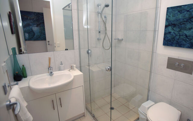 Hilltop Apartments Phillip Island - Adults Only