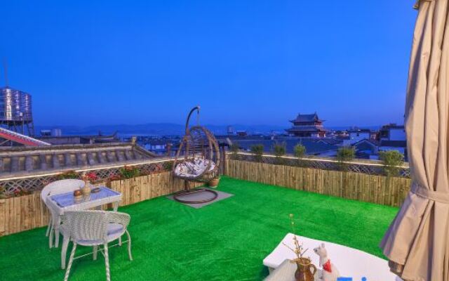 Yixin Courtyard hotel (Dali Ancient City South Gate)