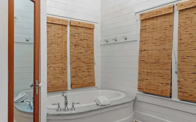 Life is Gruene-riverfront Luxury-1mi To Gruenehall