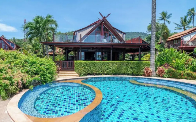 Tropical Beachside 4 bedroom Villa KBR23