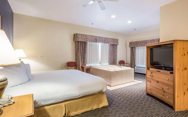 Days Inn by Wyndham Mackinaw City/Bridgeview Area