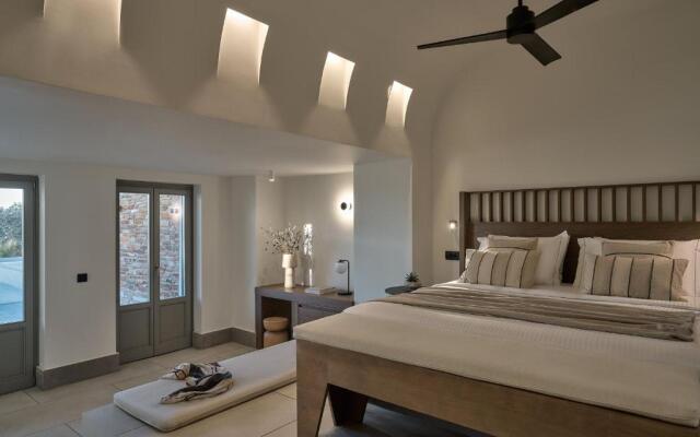Ios Grand Pool Suites