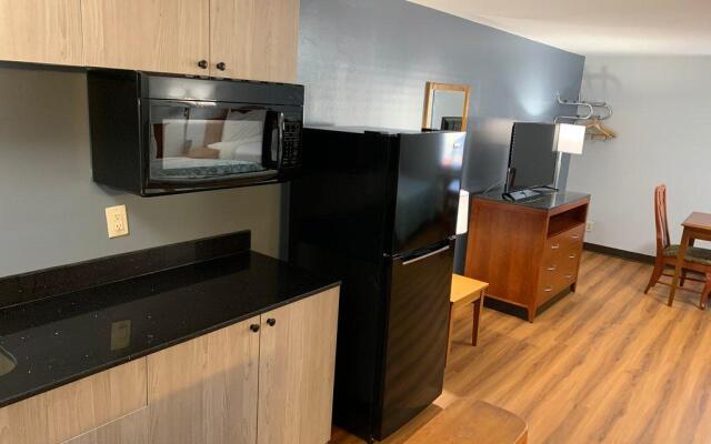 HomeTowne Studios by Red Roof Denver, PA