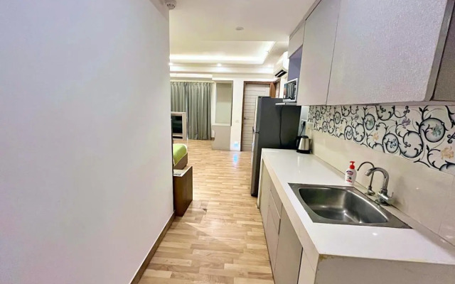 Red Rose Homestay - Rooms with Kitchenette