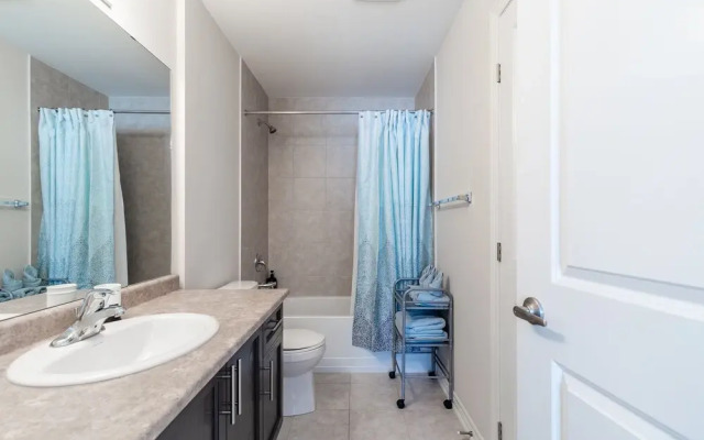 GLOBALSTAY. Modern Townhomes on Lake Ontario