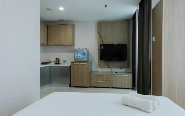 Pool View Brooklyn Studio Apartment near IKEA