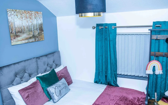 Dudley 3bedroom Home-perfect for Long & Short Stay
