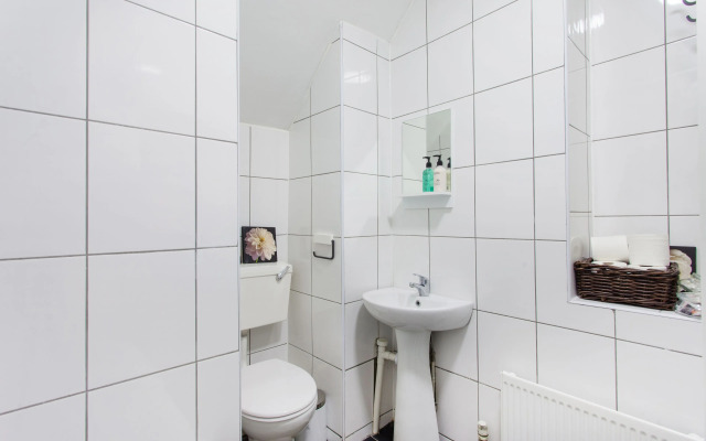 Cosy High Floor Studio Greek Street Soho