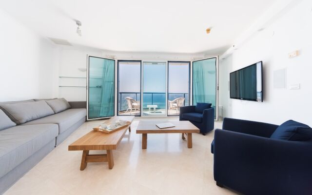 Luxurious Apt W Panoramic Sea View - 75m