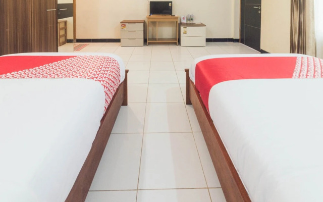 OYO 1688 Collin Beach Hotel