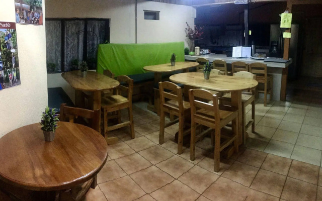 Cabinas El Pueblo - Hostel