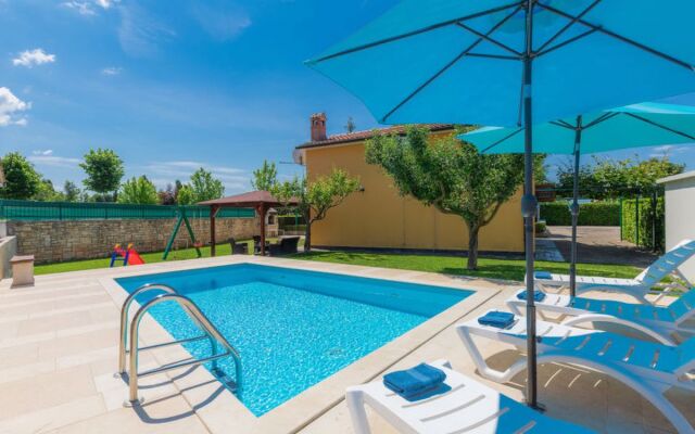 Holiday Home Nikolina (ROJ412)