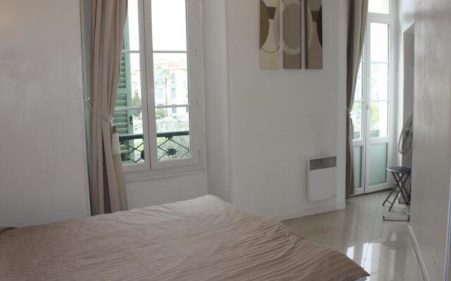 Happyfew - Le Central