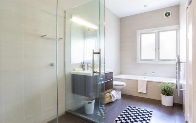 Executive State-Of-The-Art Home - Spa