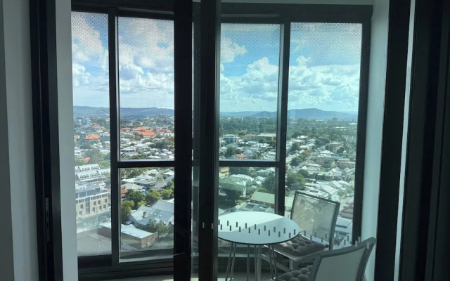 Top Floor Luxury Apartment Rooftop Pool CBD