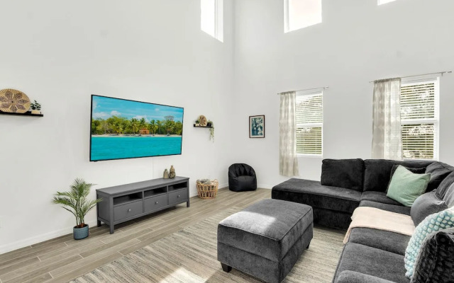 Upstay - Spacious Lakefront Home Near Disney