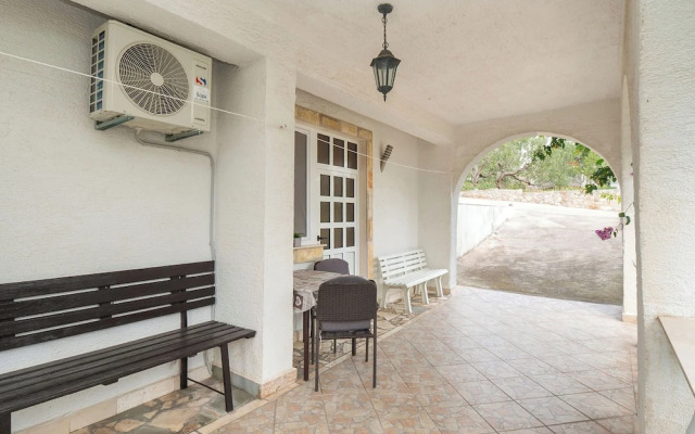 Apartment and Rooms Radojka