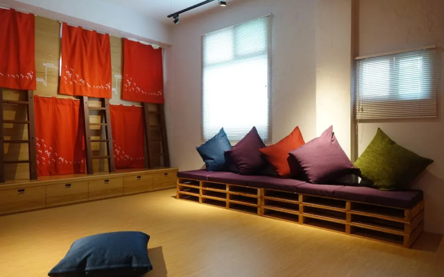 CaoJi Book inn Hostel