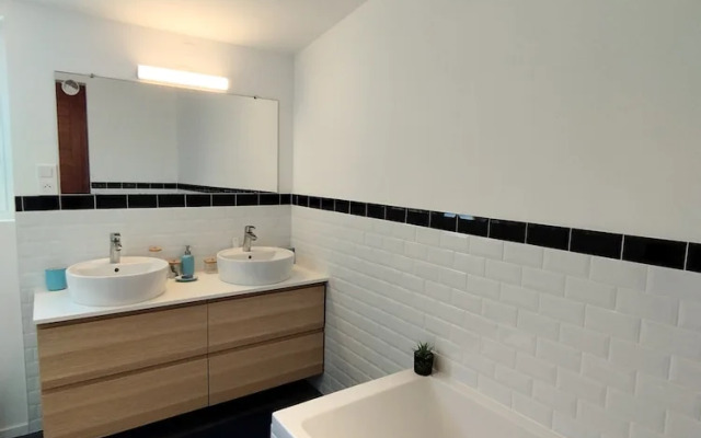 Superb Villa With sea View Near the Beach