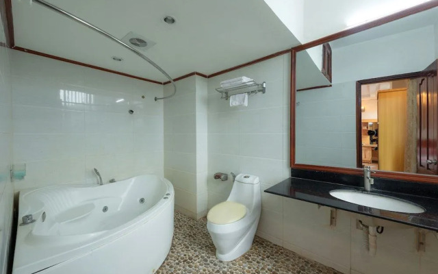 OYO 472 Lenka Hotel