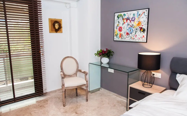 Minimalist 1 BR Apt Next to the Park